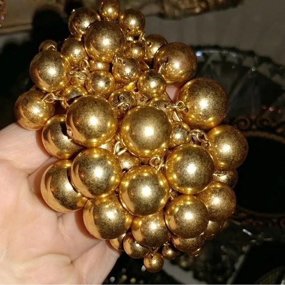 Oscar de La Renta, runway Elegant Gold Beaded Bracelet. - Picture 5 of 14